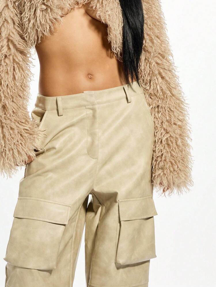 SUMWON WOMEN 포켓이 달린 가죽 소재의 와이드 레그 카고 팬츠