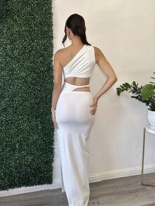 Andrea Bello Weißes asymmetrisches Schulterkleid mit Raffung, figurbetonter Passform, ausgeschnittenes Muster und hohem Schlitz, Strandurlaubs-Weißes Kleid, Boho-Kleid, Frühling/Sommer - Weiss - Übersicht 2