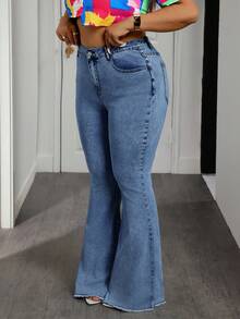 Slaydiva Plus Size Women High Waist Pockets Frayed Hem Flare Casual Jeans - Blue - View 4