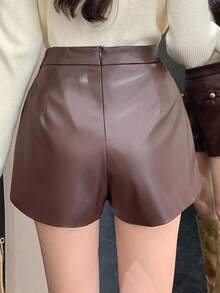 DAZY Celana Pendek Wanita PU Polos Elegan dengan Rivet dan Kantong Imitasi - Coffee Brown - View 2