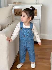 SHEIN 女婴碎花长袖 T 恤和口袋设计围兜工装裤休闲套装 - 彩色 - 查看 3