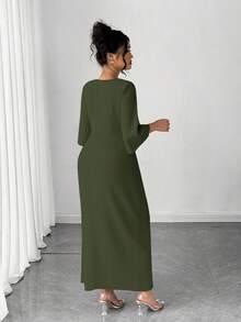 Elenzga Gaun Bodycon Leher V Ukuran Besar dengan Pinggang Ramping - Hijau Tentara - View 2