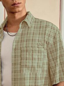 SWAVVY Áo sơ mi nam dáng hộp rộng rãi, màu xanh và tím kẻ caro thêu theo phong cách Standard Fit - màu xanh lá - Xem 4