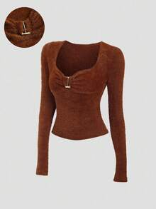 Sweetra Nouveau pull en fausse fourrure de vison à taille cintrée, décolleté en V avec décoration métallique, sexy et urbaine, couleur caramel, automne/hiver