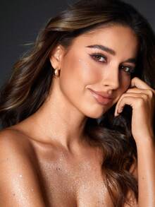 SHEGLAM Iluminador corporal de iniciación Gel con brillo - Gel iluminador de ruptura de hielo Líquido con brillo de diamante Iluminador con brillo de larga duración de doble uso a prueba de sudor Iluminador marca Belleza Maquillaje Cosmético para Mujeres Niñas Perfecto para Otoño Invierno Ideal para Moda Y2K Adecuado para Regalo de Cumpleaños Fiesta de Halloween Listo Mejor Color