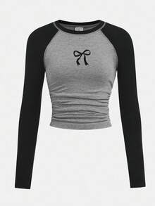 SHEIN 青少年女孩秋冬街头时尚休闲蝴蝶结印花拼色长插肩袖 T 恤，修身褶皱弧形下摆短款 T 恤 - 灰色 - 查看 2