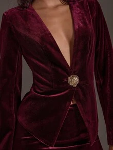 SHEIN Glamour Bộ đồ thu đông dành cho nữ, bộ vest blazer cổ chữ V thanh lịch, màu trơn, vừa vặn, cài nút kim loại, phong cách cổ điển, trang phục công sở, bộ đồ hai mảnh sang trọng cho nữ trong dịp Halloween, bộ đồ sang trọng cho nữ, bộ đồ Giáng sinh, bộ đồ đi chơi, váy blazer nhung, váy blazer màu rượu vang, váy blazer cho nữ - Màu Đỏ Sâu - Xem 3