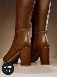 SHUZIA Giày bốt cao đến đầu gối màu nâu PU có khóa kéo bên hông #WideCalf dành cho nữ - Hoàn thiện bóng bẩy cho vẻ ngoài bóng bẩy hàng ngày - màu nâu - Xem 7