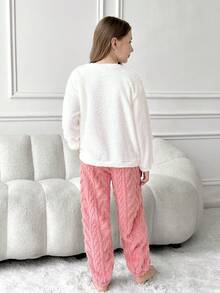 SHEIN 2 件套女童可爱心形刺绣图案柔软舒适羊毛圆领长袖上衣和裤子睡衣套装，秋冬 - 淺粉色 - 查看 6