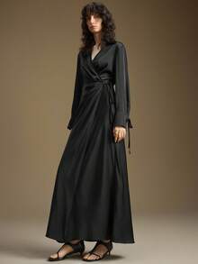 Ontre 女式黑色缎面高光面料衬衫领 V 领交叉系带腰部设计长裙，优雅精致的都市休闲商务装扮，低调奢华的氛围，高品质机场/巡航装，百搭四季派对礼服 - 黑色 - 查看 8