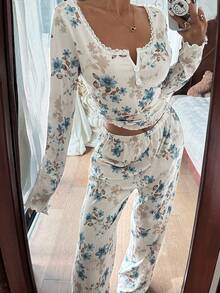 CottageSlumber Ensemble de pyjama à manches longues avec haut à col carré et boutons et pantalon, imprimé floral avec garniture en dentelle. Tenue de détente pour l'automne et l'hiver pour femmes. Ensemble de pyjama floral, vêtements de nuit femme 2 pièces - Multicolore - Voir 6