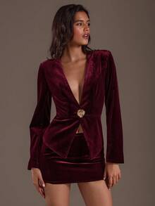 SHEIN Glamour Bộ đồ thu đông dành cho nữ, bộ vest blazer cổ chữ V thanh lịch, màu trơn, vừa vặn, cài nút kim loại, phong cách cổ điển, trang phục công sở, bộ đồ hai mảnh sang trọng cho nữ trong dịp Halloween, bộ đồ sang trọng cho nữ, bộ đồ Giáng sinh, bộ đồ đi chơi, váy blazer nhung, váy blazer màu rượu vang, váy blazer cho nữ - Màu Đỏ Sâu - Xem 4