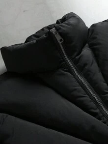 Manfinity EMRG Áo khoác nam cổ bẻ, thiết kế xẻ tà, phù hợp với phong cách đường phố, thường ngày, dã ngoại cuối tuần và các dịp xã giao. Chiếc áo khoác này là một món đồ đa năng không thể thiếu trong tủ đồ của nam giới, và là một món quà tuyệt vời cho bạn trai hoặc chồng. Áo khoác phao đen, áo khoác phao nam, áo khoác nhện nam, áo khoác bomber nam, áo khoác Techwear - màu đen - Xem 7