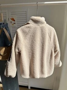 SHEIN Chaqueta casual beige esponjosa con decoración de lazo para niñas, versátil para ir y venir - Beis - Ver 2