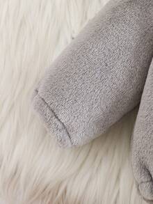 SHEIN 男婴 2 件套睡衣套装，舒适保暖简约棕熊刺绣长袖连帽连体衣 + 长裤，法兰绒休闲家居服