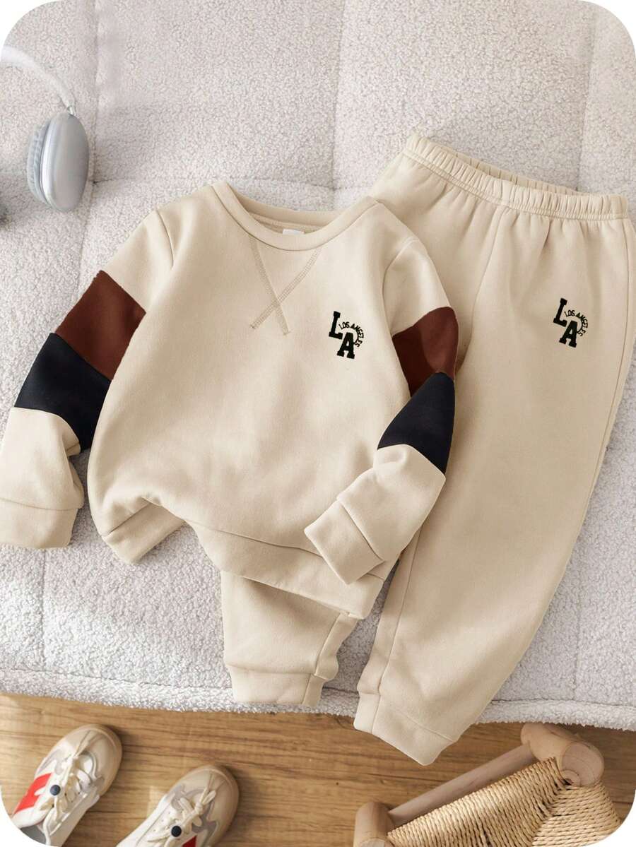 SHEIN 2 件套儿童男童休闲学院风舒适针织袖拼布圆领运动衫和裤子套装，适合通勤、学校、日常休闲、学院风、童装、小男孩服装、返校、生日派对、晚会、婚礼、洗礼、开学典礼、日常穿着、旅行、运动、秋冬、羊毛、加厚 - 杏色 - 查看 1