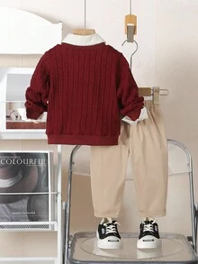 SHEIN 2 件套男童套装，纹理勃艮第针织圆领毛衣，左胸饰有小熊头图案，搭配卡其裤，适合通勤、上学、休闲日常穿着，春夏季