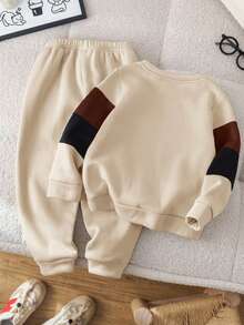 SHEIN 2 件套儿童男童休闲学院风舒适针织袖拼布圆领运动衫和裤子套装，适合通勤、学校、日常休闲、学院风、童装、小男孩服装、返校、生日派对、晚会、婚礼、洗礼、开学典礼、日常穿着、旅行、运动、秋冬、羊毛、加厚 - 杏色 - 查看 5