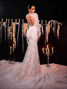 Glamrae Váy đuôi cá hở lưng gợi cảm tay dài kiểu Pháp thanh lịch, sang trọng, lãng mạn, váy đuôi cá ôm sát hở lưng thêu hoa 3D màu trắng, thích hợp cho lễ cưới, lễ kỷ niệm trang trọng, sự kiện thảm đỏ, dạ hội, nhà thờ, bãi biển ngoài trời, váy cưới cho dịp trang trọng - trắng - Xem 1