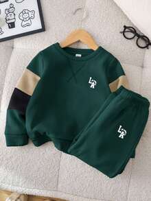 SHEIN 2 件儿童男童休闲针织袖拼布圆领长袖运动衫和裤子套装，适合通勤、学校、休闲、学院、生日派对、晚会、婚礼、洗礼、返校、日常穿着、旅行、运动、秋冬、羊毛、加厚 - 墨綠色 - 查看 9