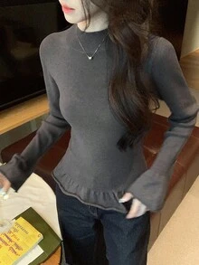 DAZY 女式纯色立领喇叭袖荷叶边下摆修身毛衣，秋季 - 灰色 - 查看 3