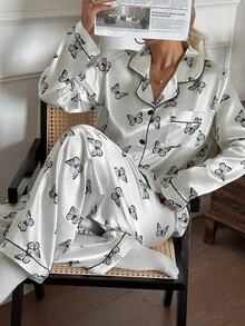 SHEIN طقم بيجامة من السروال والبلوزة ذات الأكمام الطويلة والطبعة الحريرية الزائفة على شكل فراشات، بيجامة غربية مناسبة للخريف والشتاء