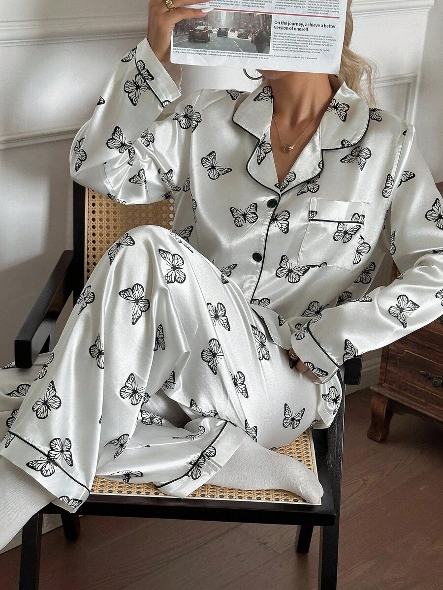 SHEIN طقم بيجامة من السروال والبلوزة ذات الأكمام الطويلة والطبعة الحريرية الزائفة على شكل فراشات، بيجامة غربية مناسبة للخريف والشتاء