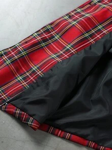 Manfinity CasualCool Questo gilet casual da uomo presenta un motivo a quadri per uno stile elegante e stratificato. Perfetto per il Natale, è adatto per l'uso quotidiano, per il lavoro, per feste e banchetti. Questo gilet è un pezzo versatile ed essenziale nel guardaroba di ogni uomo ed è un ottimo regalo per il tuo ragazzo o marito. Gilet da uomo a quadri rossi per uomo elegante senza maniche, costumi natalizi - Multicolore - Visualizzare 8