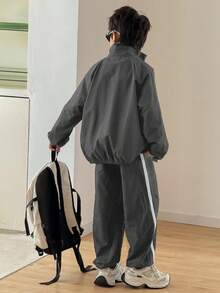SHEIN 2pcs Tween Boy Casual Korean Style Loose Fit Jacket With Stand Collar & Drawstring Pants Set, Suitable For Autumn/Winter Athleisure Oversized Boys Outfits Korean Boy Clothes Boys Autumn Winter Casual Two Piece Set Teen Boy 2 Piece Set Boy Casual Grey Suit Prep Preppy Y2k Rave Vacation Holiday Festival Halloween Christmas Fall Winter Casual Cozy - Dark Grey - View 3