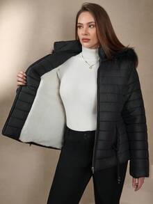 SHEIN Clasi 大码女式棉质羽绒服，优雅短款黑色羽绒服，带口袋和连帽毛领，适合秋冬季穿着。 - 黑色 - 查看 17