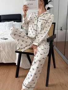 SHEIN 2件套泡泡雪纺蝴蝶结印花翻领长袖上衣和裤子睡衣套装，秋冬服装 - 米色 - 查看 4