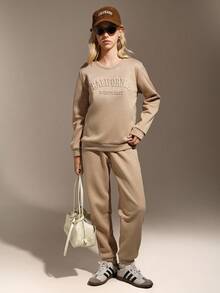 Hanevo 青少年女孩 2 件套休闲通勤百搭 3D 字母运动衫和运动裤套装 - 杏色 - 查看 7