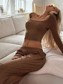 Livesso طقم بيجامة للنساء يتكون من ملابس علوية قصيرة بياقة مستديرة وطباعة زهور متناثرة وبنطلون، للخريف والشتاء