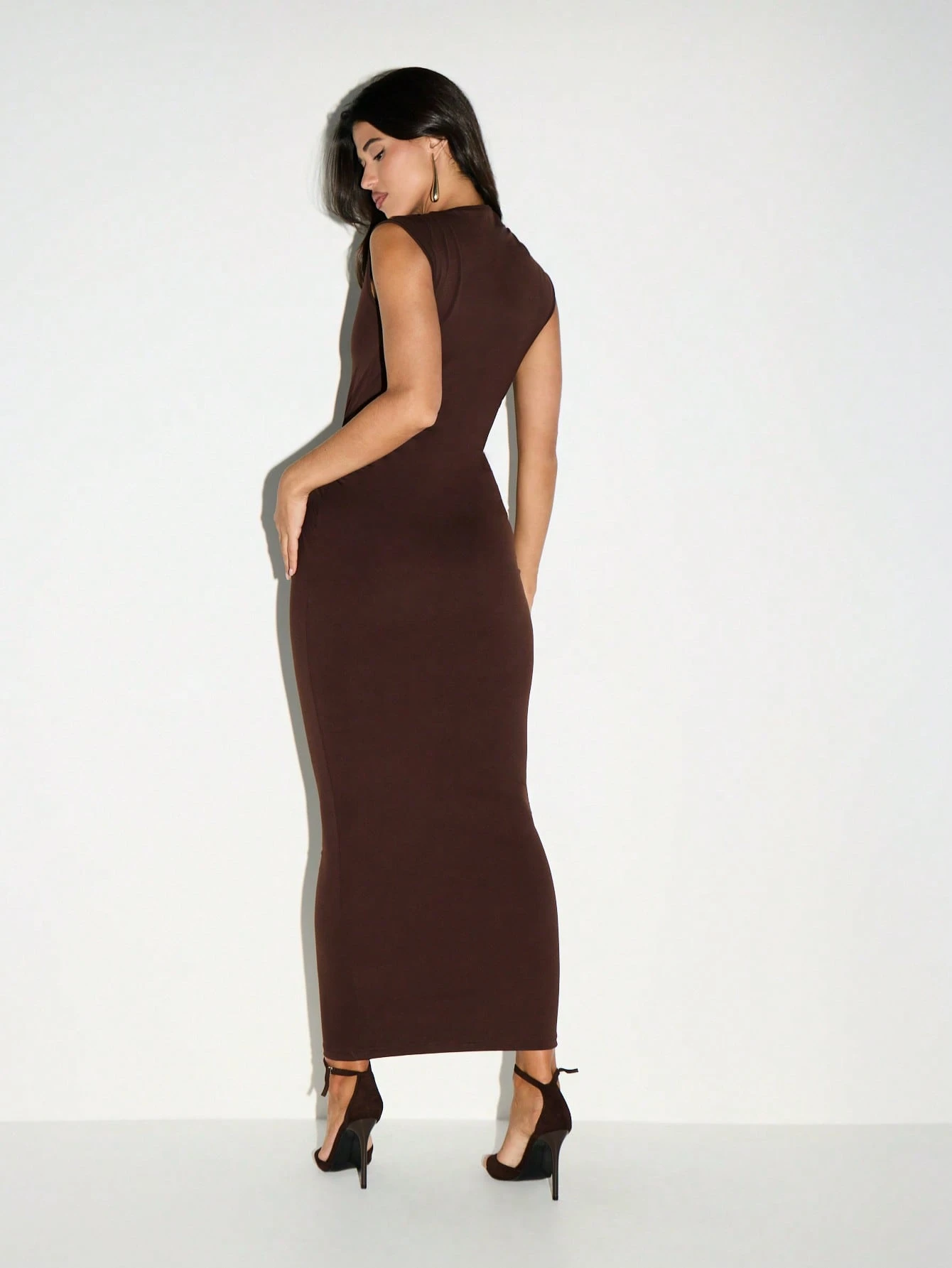 KIZN Abito lungo senza maniche con collo alto e dettaglio ad anello laterale