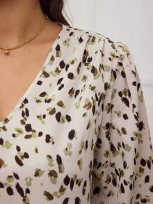 SHEIN Frenchy Plus Allover Leopard Print Lantern Sleeve Blouse - Mint Green - View 4