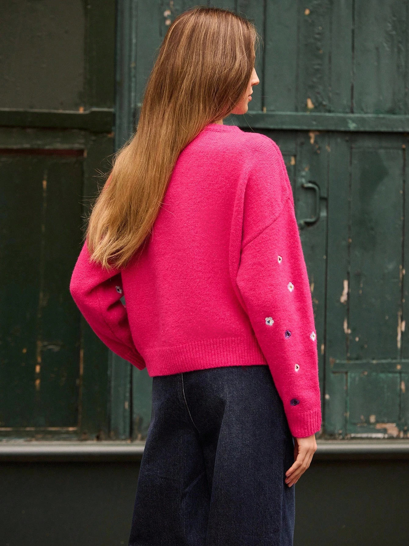 Maglione morbido e rilassato con fiori ricamati, adatto per l'autunno e la primavera, ideale per uscire o per l'ufficio