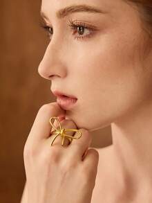 MOTF PREMIUM 18K镀金蝴蝶结戒指 - 金色 - 查看 4