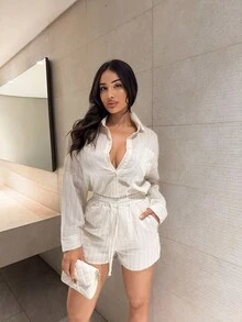 Shopreo Conjunto de 2 piezas para mujer: Camisa de manga larga a rayas negras y blancas y pantalones cortos acampanados de cintura alta, versátil y casual para primavera/verano - Blanco y Negro - Ver 1