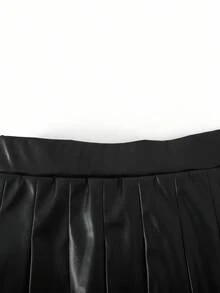 SHEIN تنورة قصيرة مطوية من البولي يوريثان ذات خصر عالي للفتيات المراهقات، لون أحادي متعدد الاستخدامات - الأسود - مشاهدة 5