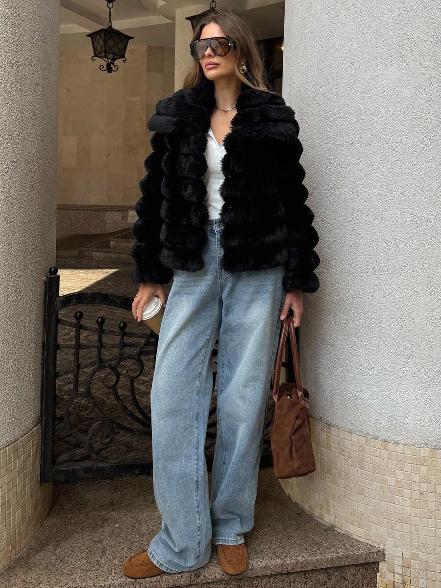 SHEIN BAE 黑色圆领短款羊毛仿皮草外套 女士外套 白色派对礼服 婚礼季 情人节 秋冬系列 仿皮草外套 - 黑色 - 查看 1