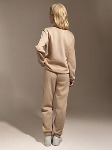 Hanevo 青少年女孩 2 件套休闲通勤百搭 3D 字母运动衫和运动裤套装 - 杏色 - 查看 2