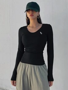 Dazy Star Women's Solid Color Embroidered Crew Neck Ruched Fitted Long Sleeve T-Shirt - Black - View 4