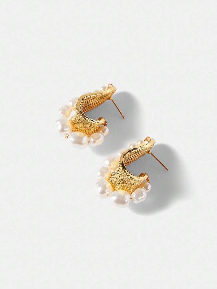 BRINCOS FOLHEADOS A OURO 18K COM PÉROLAS FALSAS