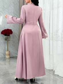 Modelyn Vestido elegante de longitud media con cuello de corazón, manga larga y adornos de rhinestones en unicolor para mujer