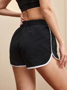 Cheerettes 字母印花撞色边松紧腰夏季运动短裤短裤舒适运动黑色运动短裤女式啦啦队短裤女式篮球短裤 - 黑色 - 查看 2