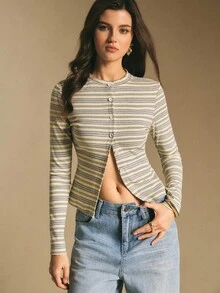 Poéselle Áo thun dài tay kẻ sọc đơn hàng khuy đơn giản dành cho nữ - Xám - Xem 4