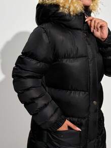 Cappotti invernali lunghi da donna con cappuccio e dettagli in piuma di colore unito