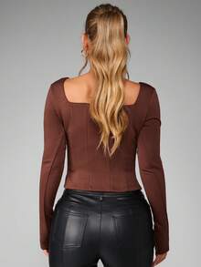MISSGUIDED ملابس علوية قصير الأكمام بياقة مربعة على شكل سرّاويل، مزين بأزرار أمامية، مصنوع من قطع مضبوطة الحجم، طول محصور، مناسب للشكل، موضة خريف وشتاء للحفلات - قهوة بني - مشاهدة 2
