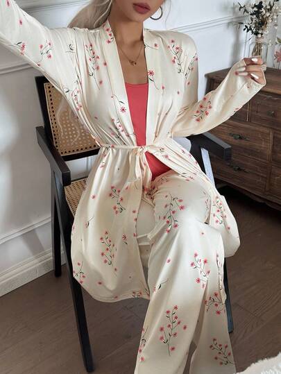 CottageSlumber 3 Stücke Damen Schlafanzug Set mit Blumenmuster, bestehend aus Trägertop, Hose und Bademantel, für den Winter