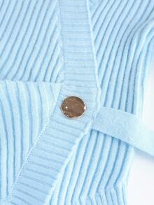 Franclia 女士浅蓝色新款秋冬V领交叉金属纽扣不对称下摆针织立体纹理腋下长袖开衫，欧美风优雅简约时尚日常通勤 - 藍色 - 查看 7